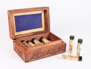 Lots gold flakes ungraded