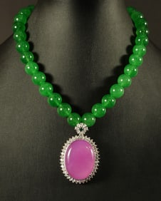 Chinese apple green beaded necklace