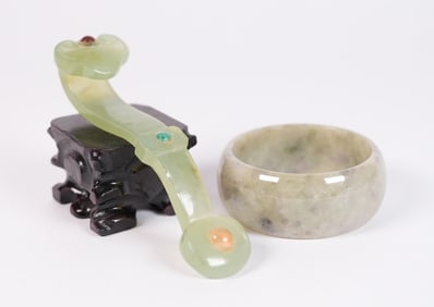 Lots Chinese jade carvings