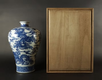 Chinese fine b/w dragon vase