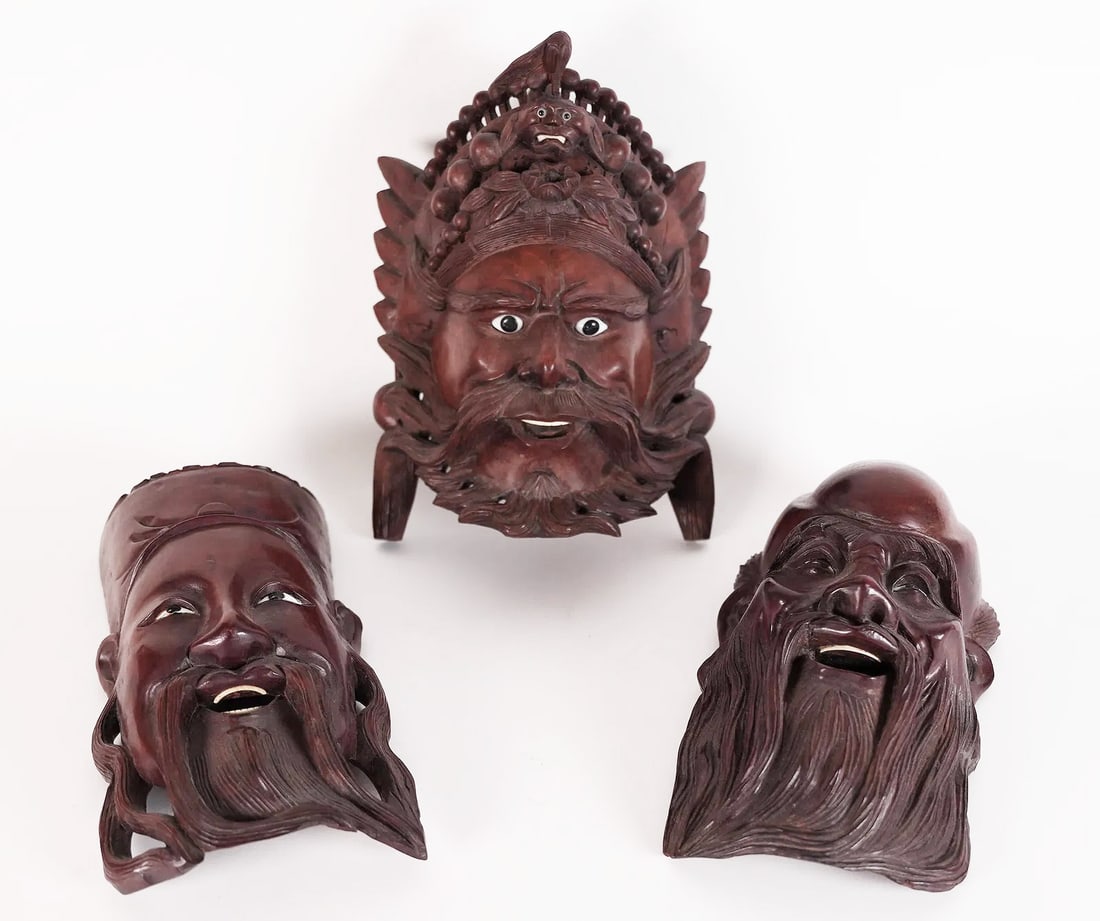 Lots Chinese wooden mask: Lots Chinese wooden mask, largest H: 10.5" x W: 8."