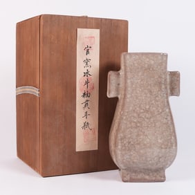 Chinese fine crackled vase