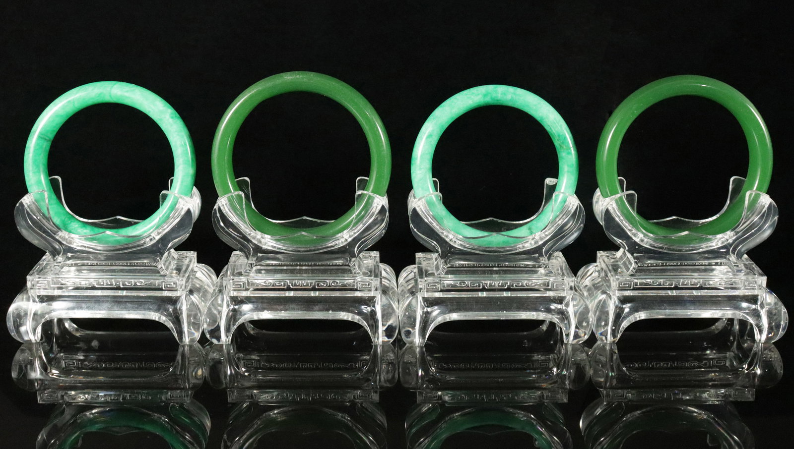 Lots Chinese apple green bangles (1 of 6)