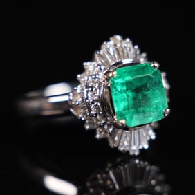 Platinum natural emerald diamond ring 7.8 size