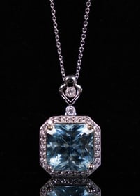 Platinum aquamarine diamond necklace 6.94 carats