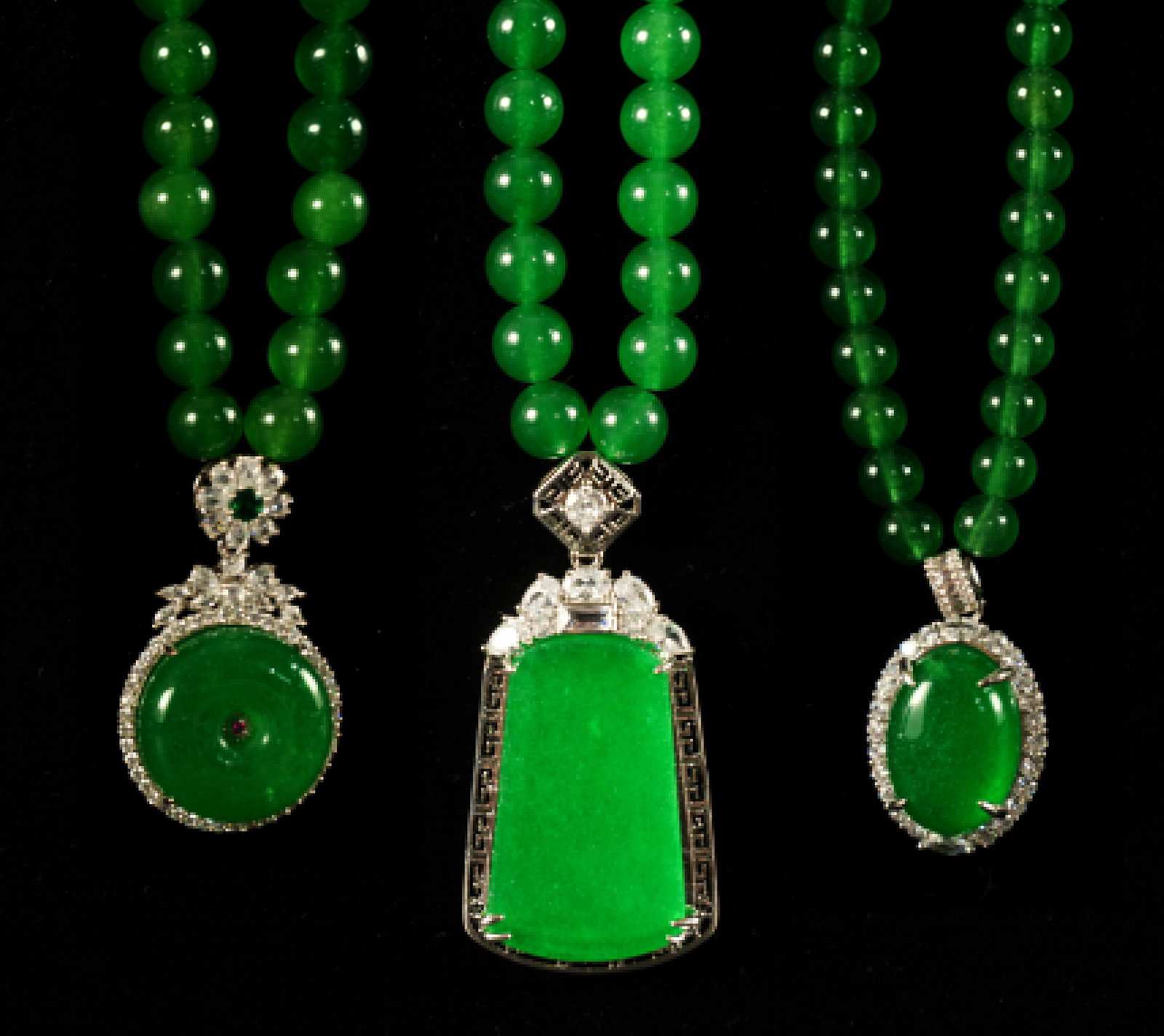 Lots Chinese apple green necklace (1 of 6)