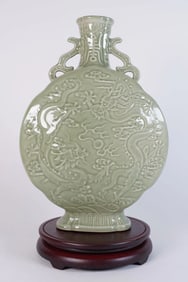Chinese fine dragon vase
