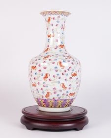Chinese important famille rose vase