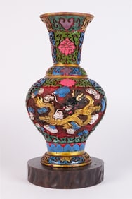 Chinese cinnabar fine vase