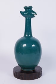 Chinese fine green vase