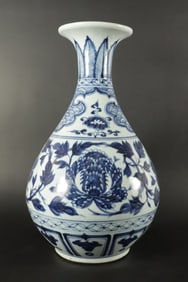 Chinese large b/w fine vase