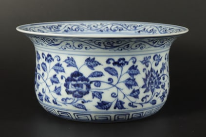 Chinese fine b/w basin