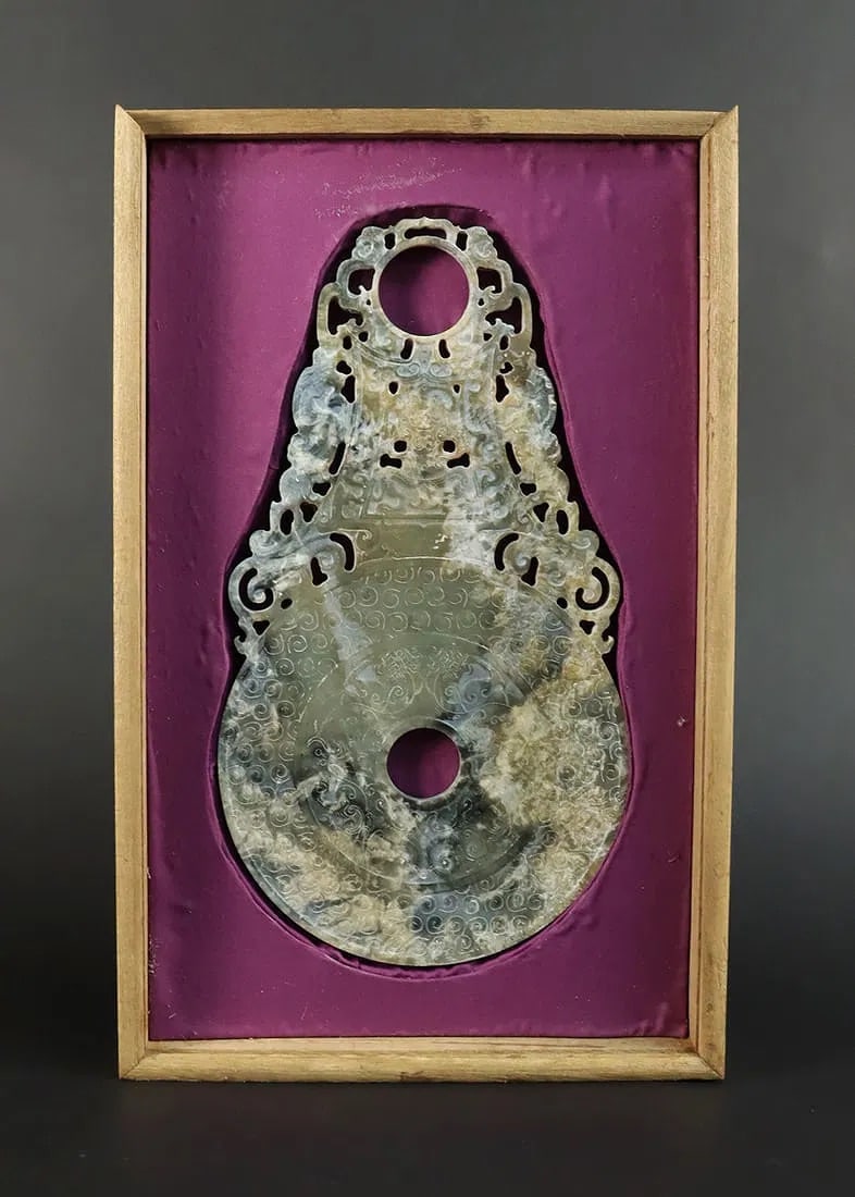 Chinese fine jade disc (1 of 5)