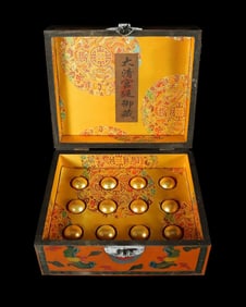 Lots Chinese gilted balls