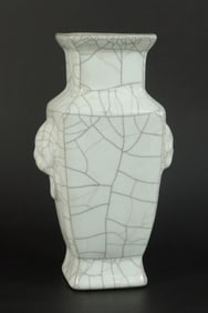 Chinese fine crackled vase