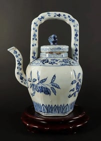 Chinese fine b/w lidded pot