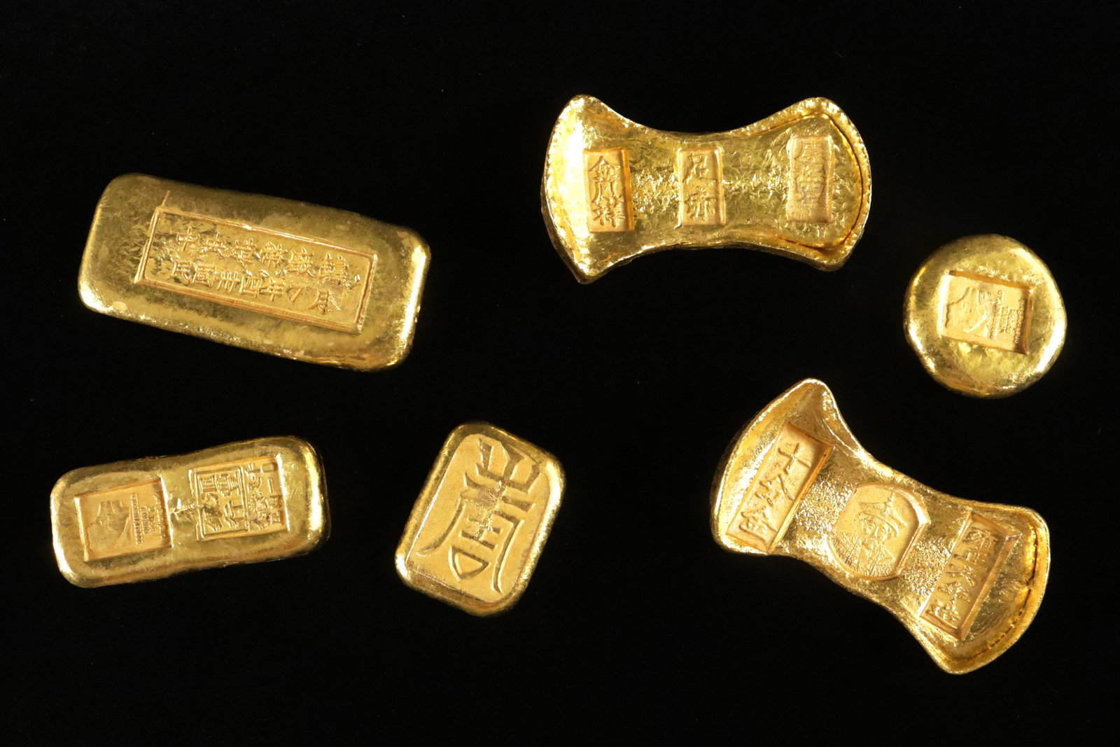 Lots Chinese ingots ungraded: Lots Chinese ingots ungraded, or authenticated. We do not guarantee its marking. All sales are final, no return.