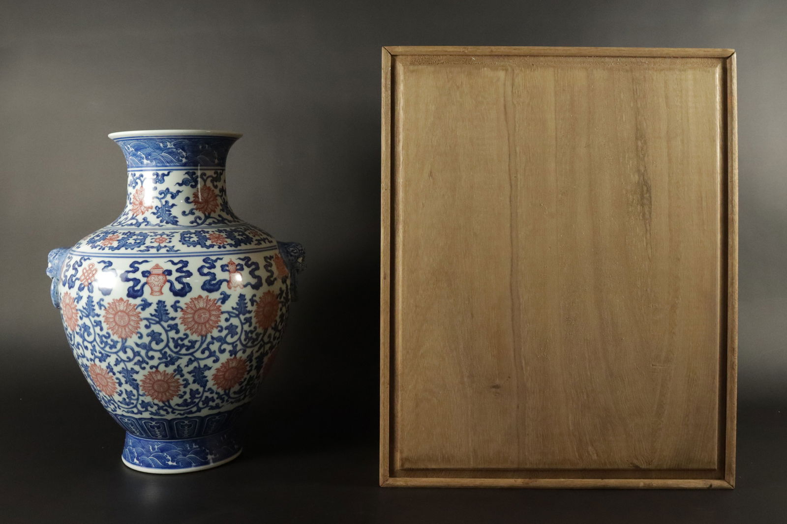Chinese fine blue red vase (1 of 6)