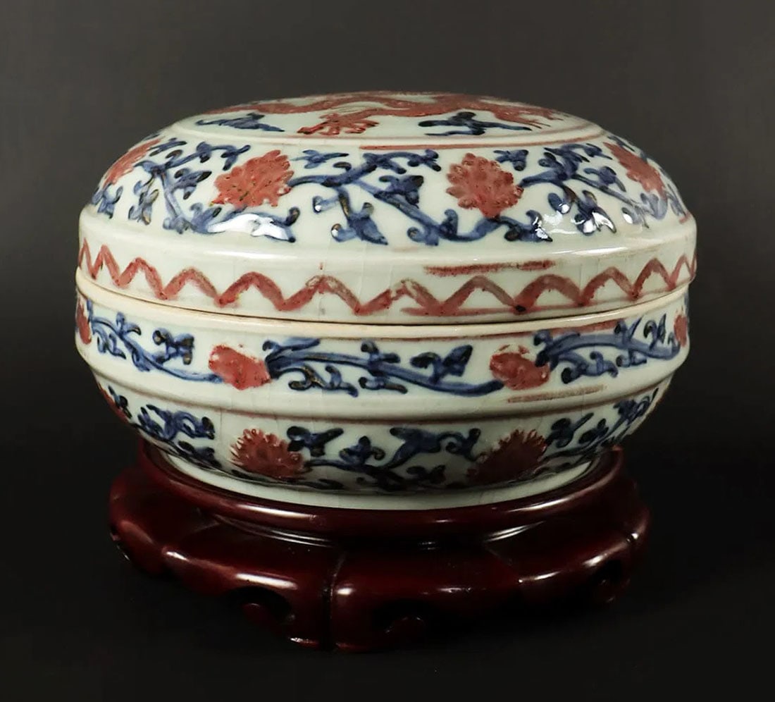 Chinese fine dragon lidded box (1 of 5)