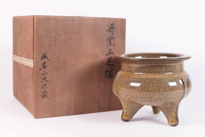 Chinese crackled censer with box