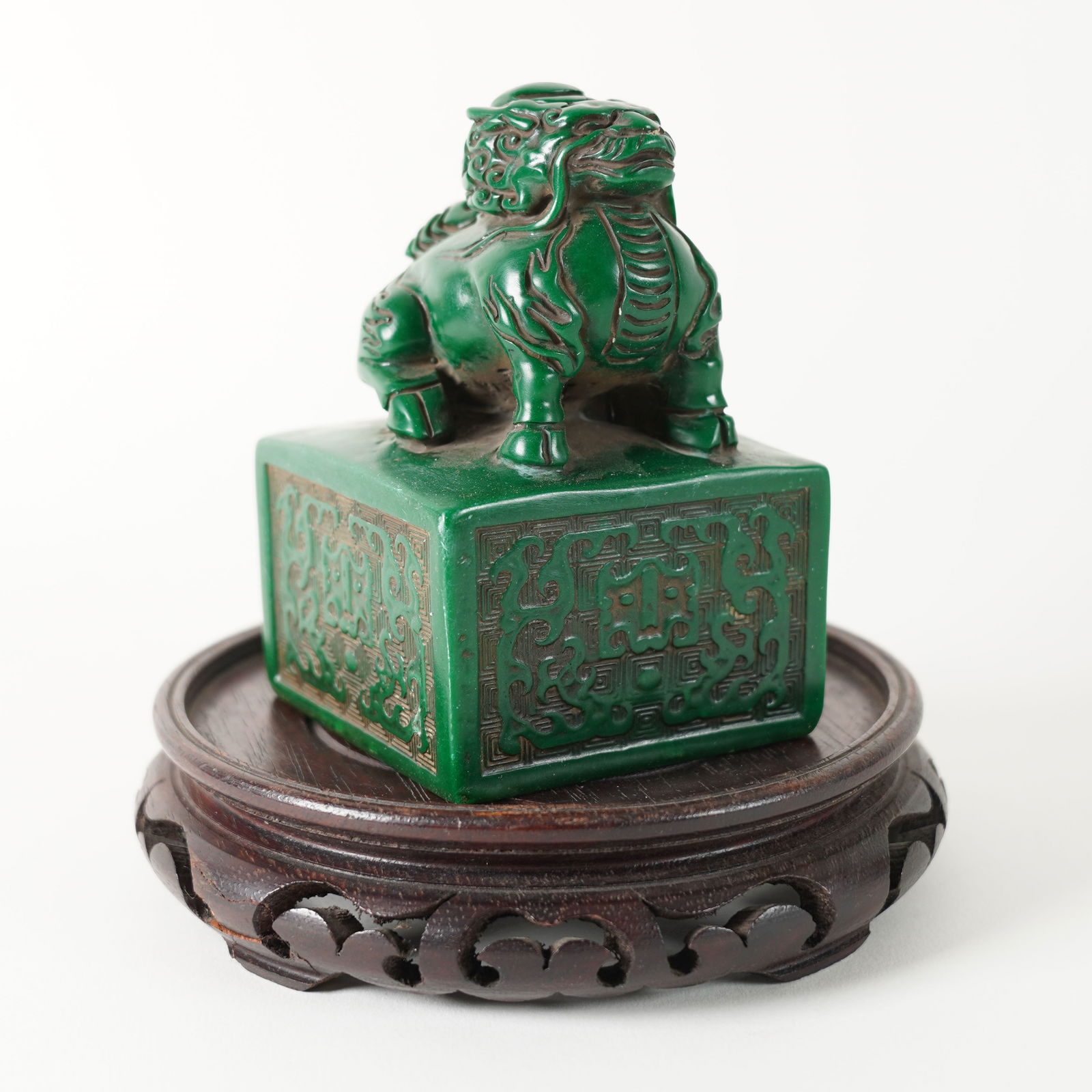 Chinese fine carved seal: Chinese fine carved seal. H: 5.5" x W: 3.2."