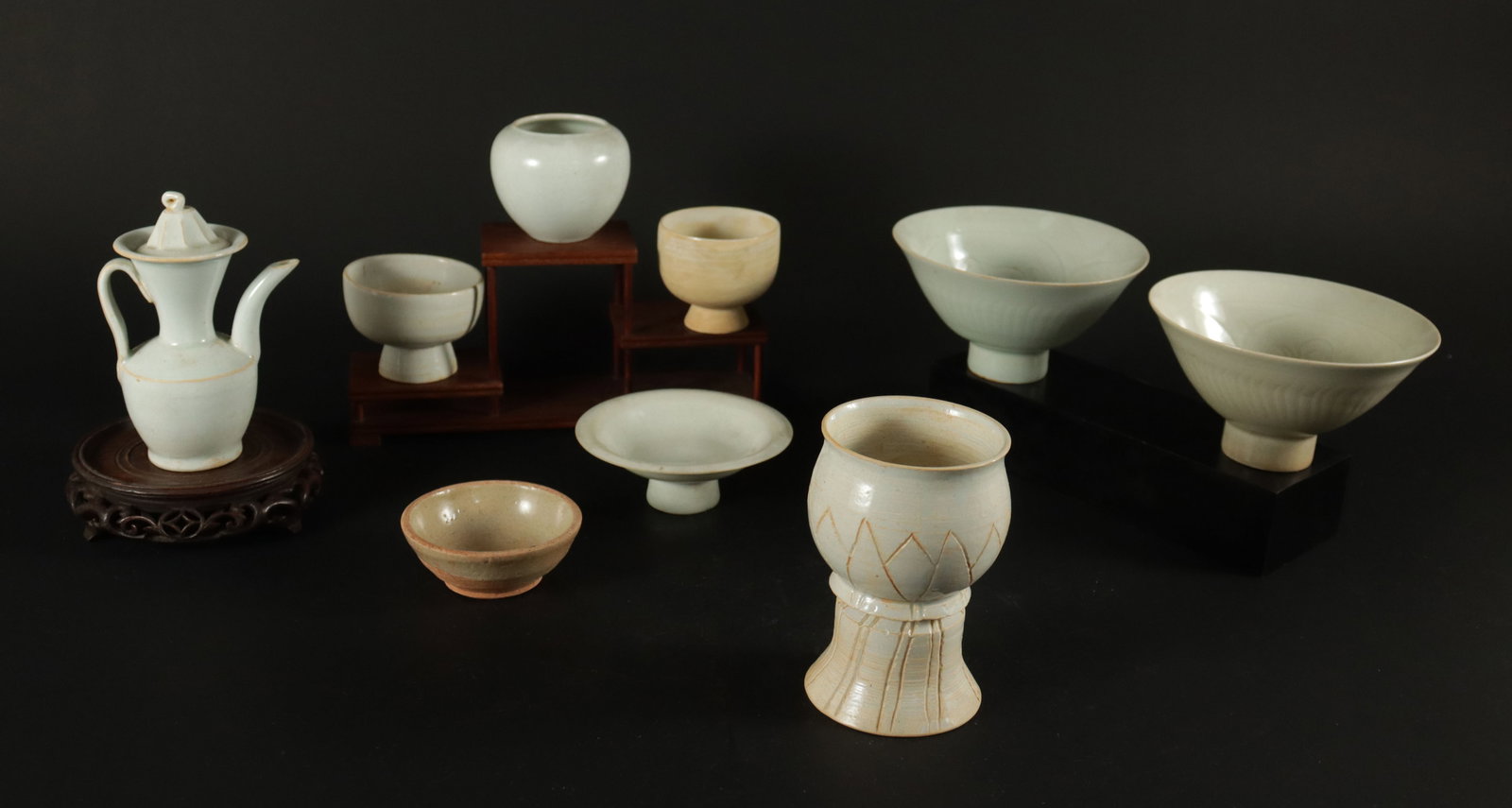 Lots Chinese cups: Lots Chinese cups. Largest H: 3.2" x W: 5.3."