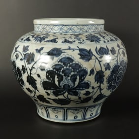 Chinese fine b/w jar