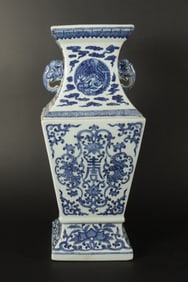 Chinese fine b/w handled vase