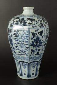 Chinese fine b/w floral vase