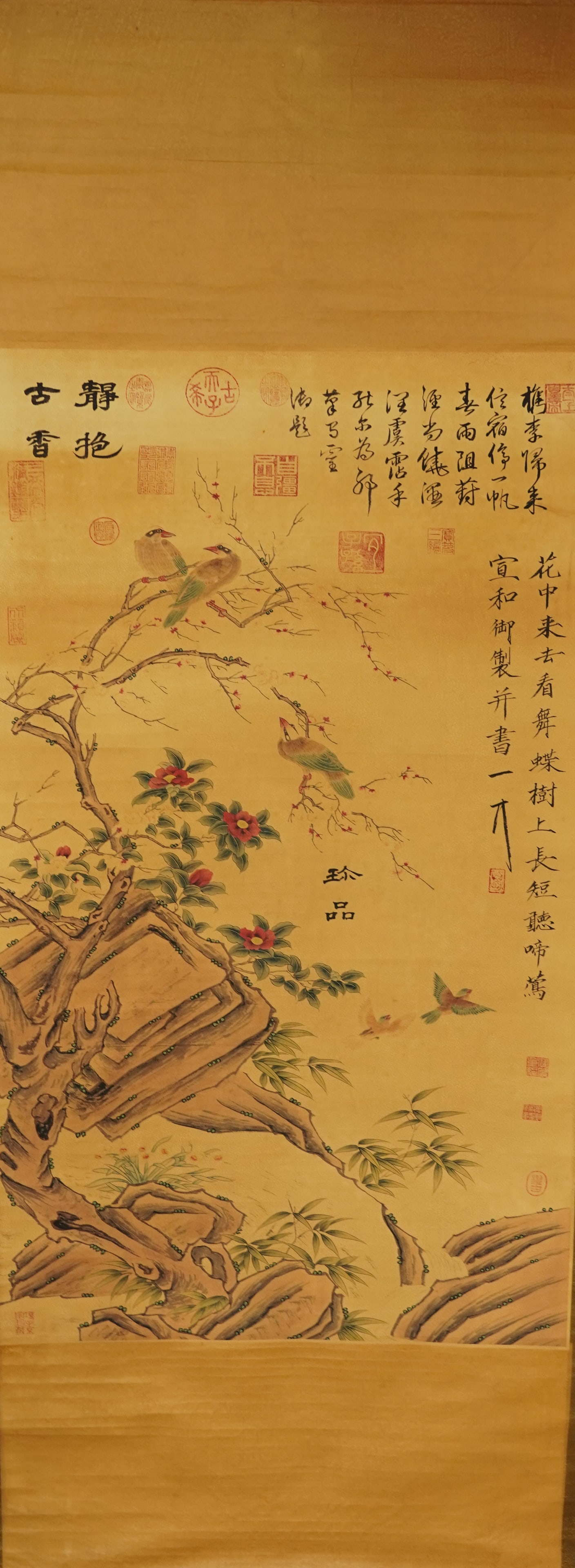 Lots Chinese scrolls: Lots Chinese scrolls.