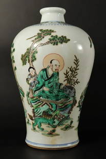 Chinese famille verte fine vase: Chinese famille verte fine vase. H: 11" x W: 6.5."