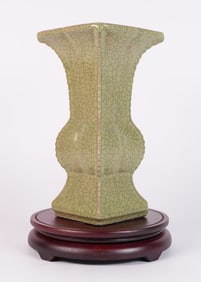 Chinese fine crackled vase