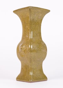 Chinese fine crackled vase