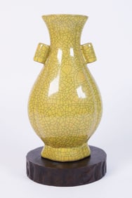 Chinese fine crackled vase