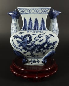 Chinese fine b/w handled vase