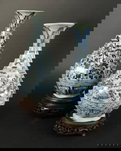 Lots Chinese b/w vase: Lots Chinese fine blue and white vase. Largest H: 10.25" x W: 5.25."