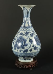 Chinese fine b/w vase