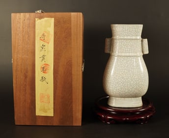 Chinese crackled vase with box