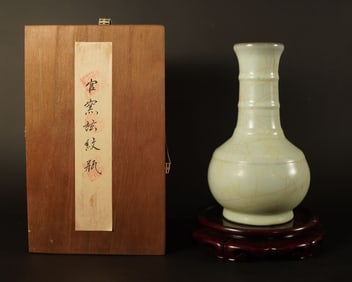 Chinese celadon vase with box