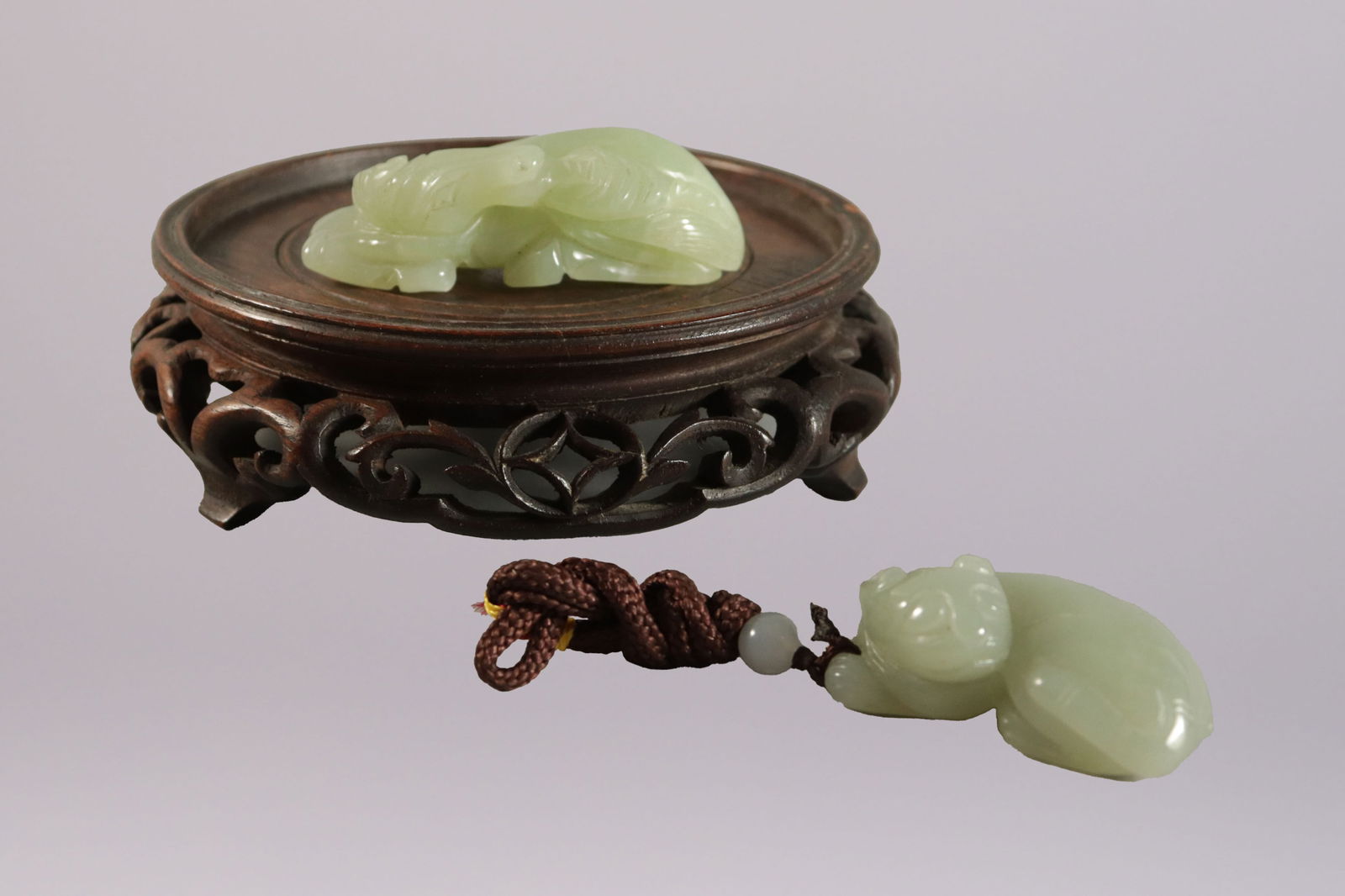 2 Chinese jade carved figures: 2 Chinese jade carved figures.