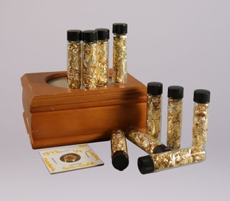 Lots gold flakes with coin