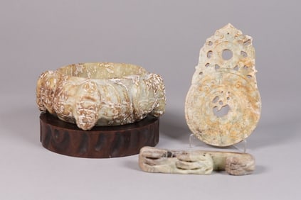 Lots Chinese jade carvings