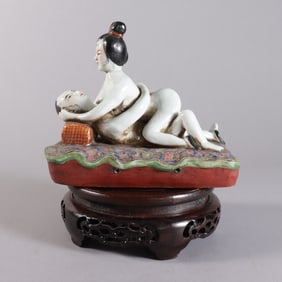 Chinese fine porcelain figure