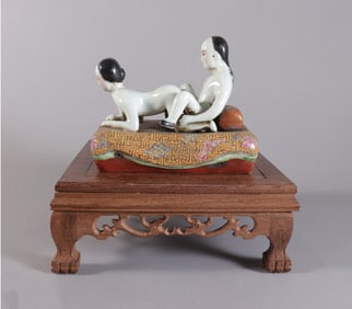Chinese fine porcelain figure