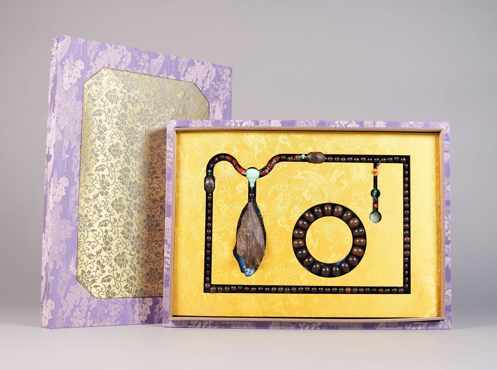 Lots Chinese carved items: Lots Chinese finely carved items.