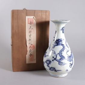 Chinese fine b/w vase