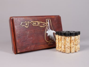 Lots gold flakes with box