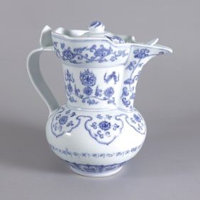 Chinese fine b/w handled pot