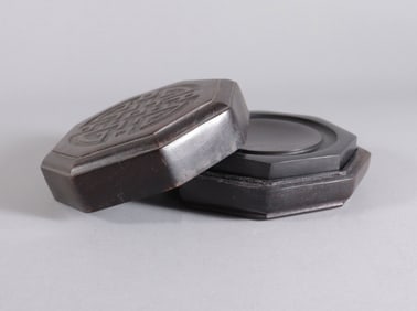 Chinese fine lidded ink well