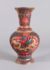 Chinese lacquered fine vase